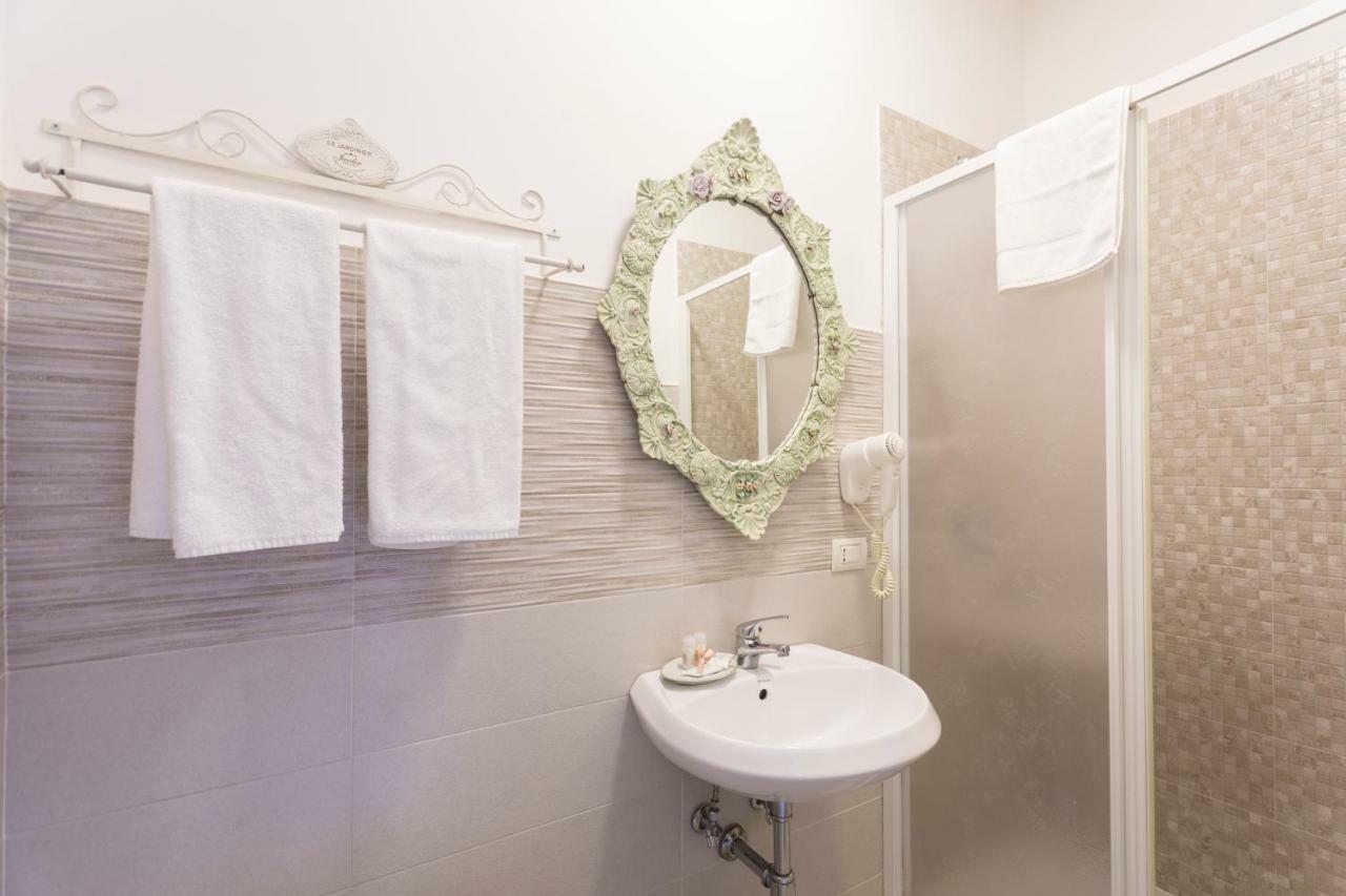 La Maison Romantique Bed & Breakfast *
